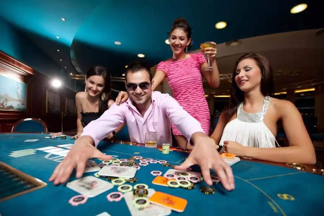 jill777 Live Casino ကတ်ဂိမ်းများ ကစားနေသောမြင်ကွင်း